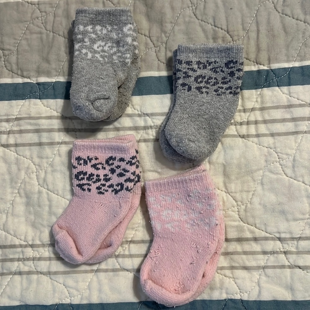 Good Used Condition Gerber 4 pairs of infant baby gray and pink socks